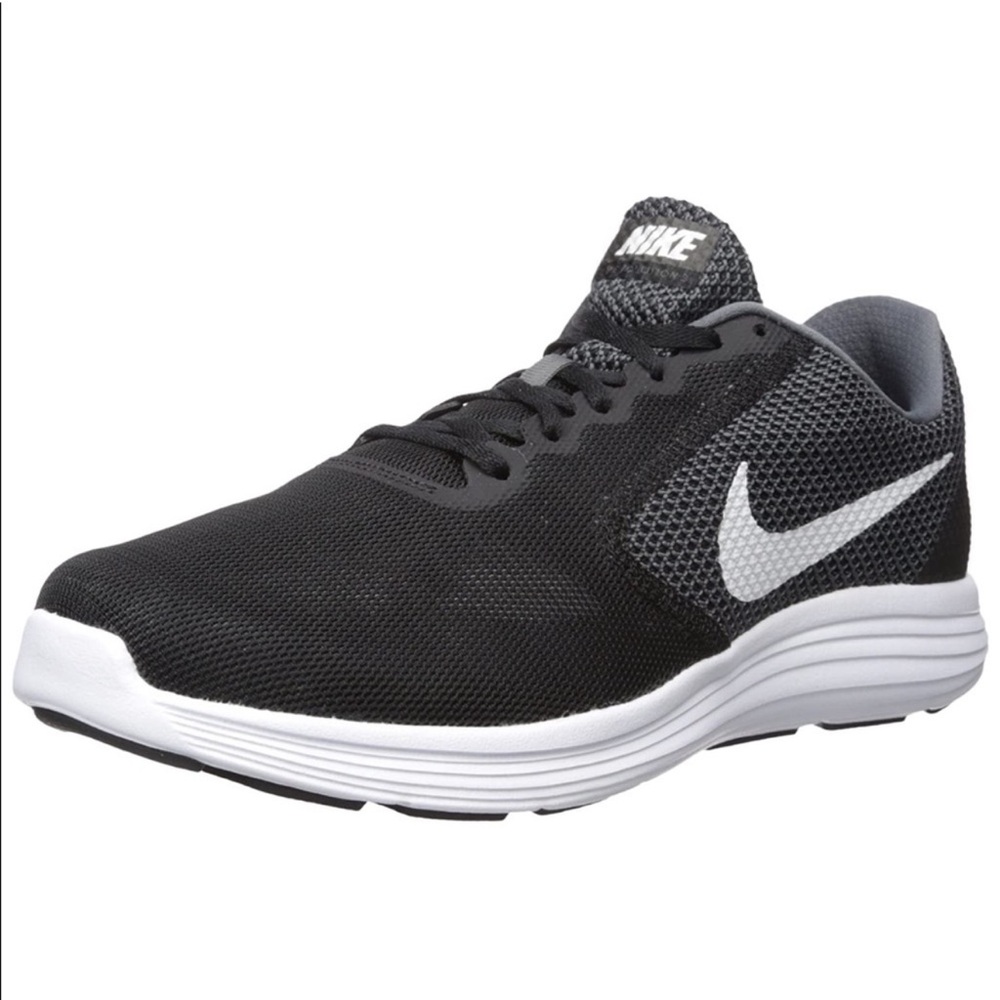 Nike Revolutionary 3 Running Shoe